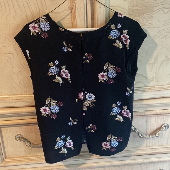 Abercrombie and Fitch floral short sleeve blouse - Picture 2 of 2